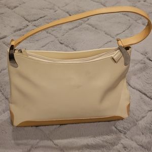 Focus shoulder bag